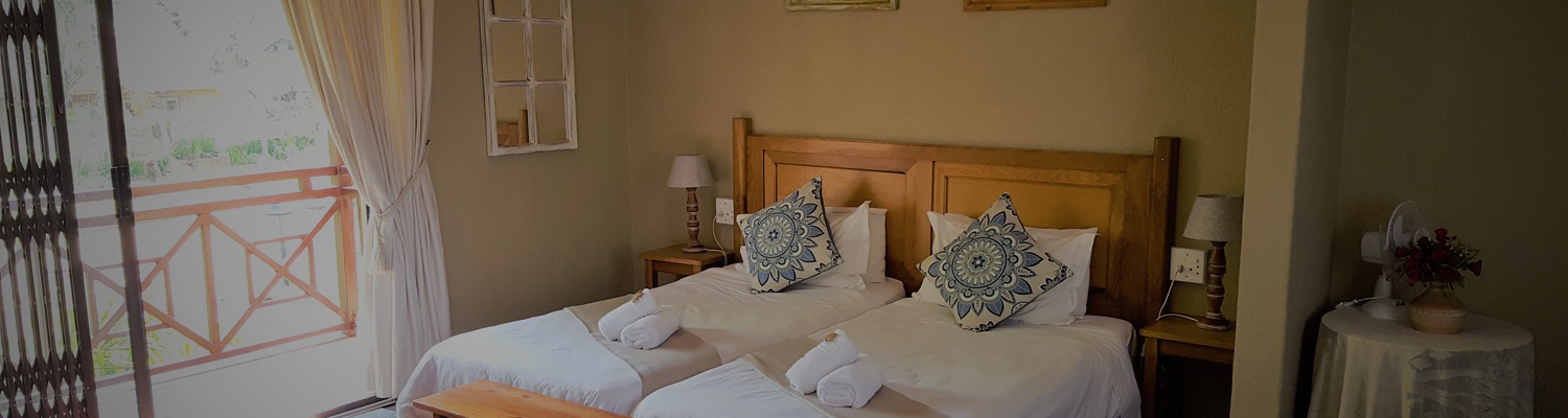 Twin room with private entrance: First floor Autumn Breeze Manor and Lodge B&B