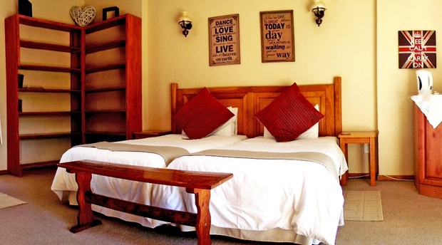 Twin room with En-suite bathroom, Autumn Breeze Manor and Lodge B&B